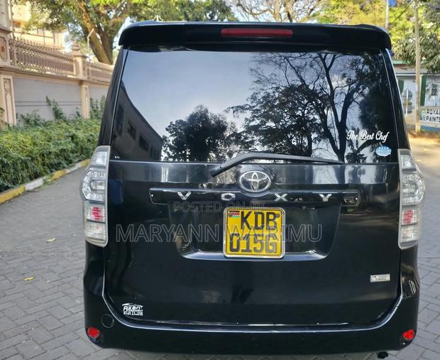 Toyota Voxy 2014 Black