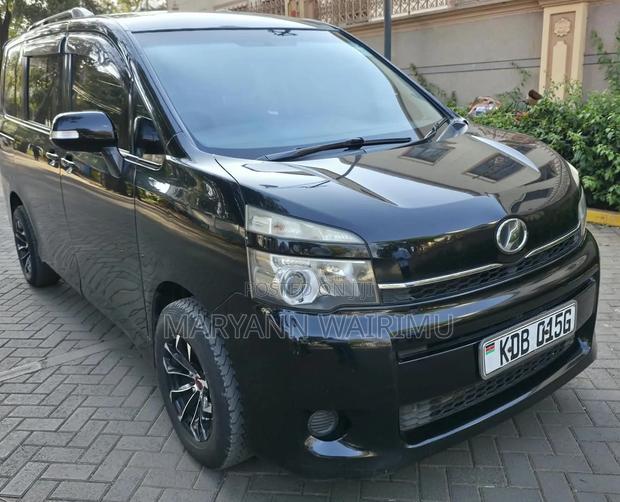 Toyota Voxy 2014 Black