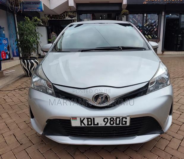 Toyota Vitz 2015 Silver