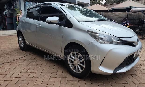 Toyota Vitz 2015 Silver