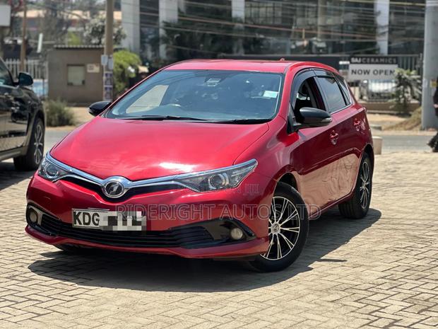 Toyota Auris 2014 Red
