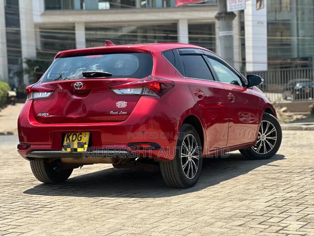 Toyota Auris 2014 Red