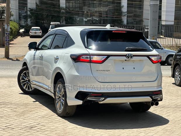 Toyota Harrier 2019