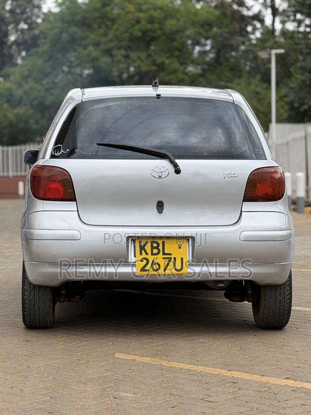 Toyota Vitz 2003 Silver