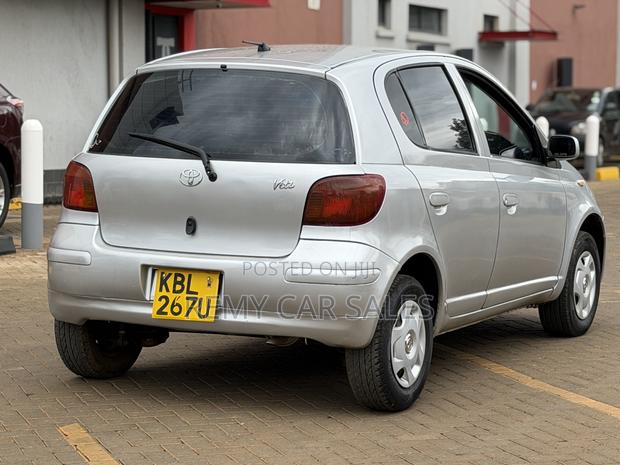 Toyota Vitz 2003 Silver
