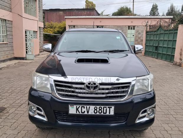 Toyota Hilux 2012 Black
