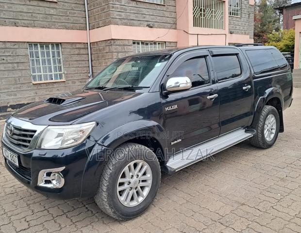 Toyota Hilux 2012 Black