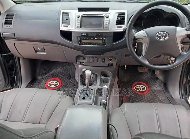 Toyota Hilux 2012 Black