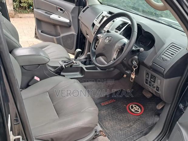 Toyota Hilux 2012 Black