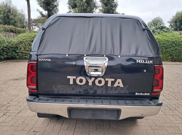 Toyota Hilux 2012 Black