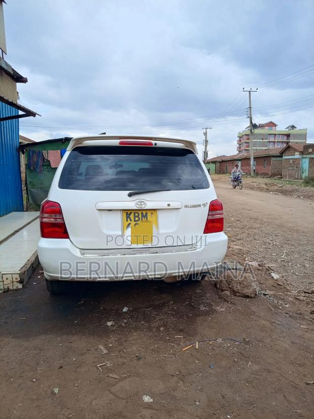Toyota Kluger 2004 White