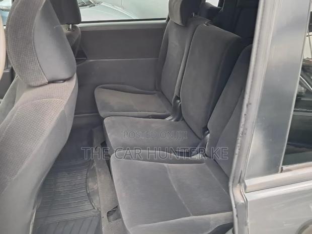 Toyota Noah 2009