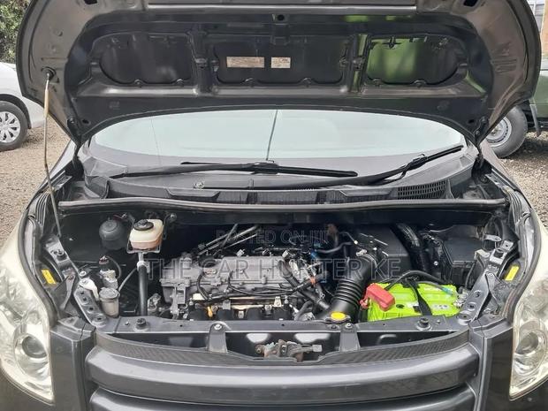 Toyota Noah 2009