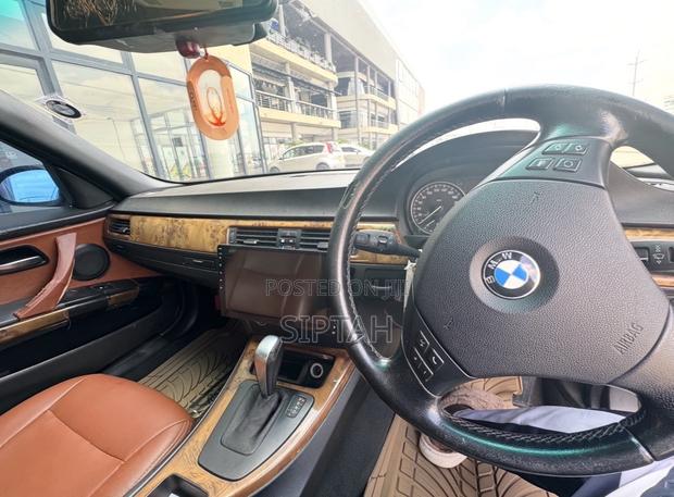 BMW 320i 2010 Blue