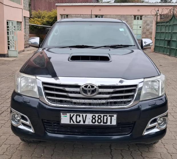Toyota Hilux 2012 Black