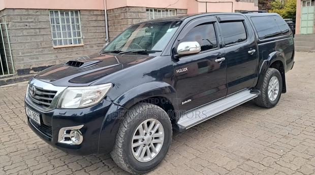 Toyota Hilux 2012 Black