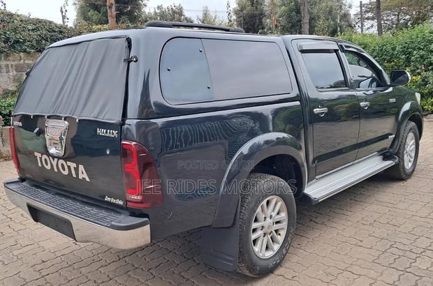 Toyota Hilux 2012 Black