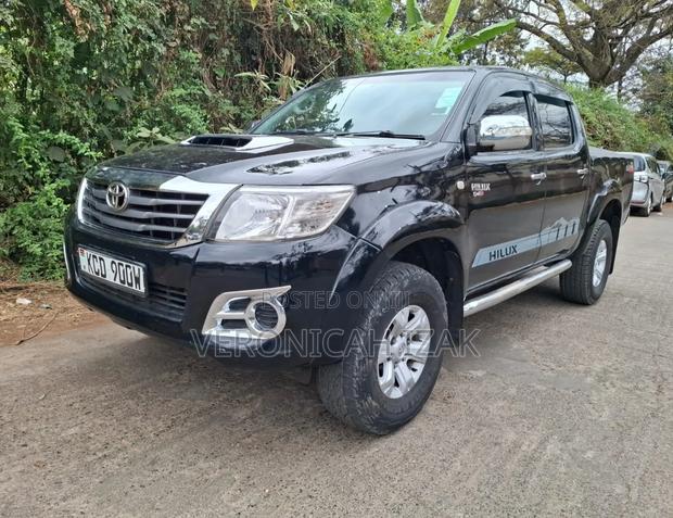 Toyota Hilux 2012 Black