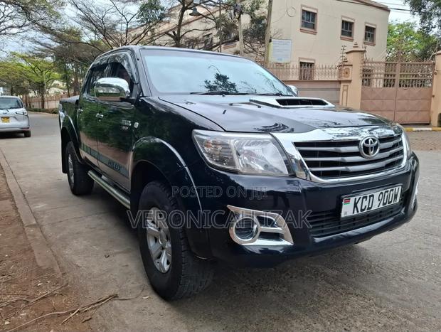 Toyota Hilux 2012 Black