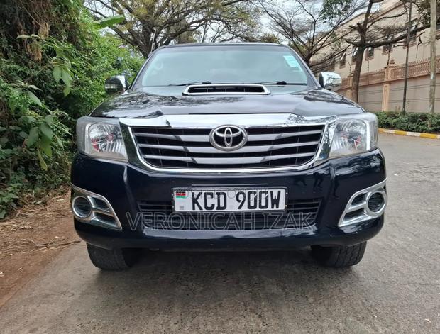 Toyota Hilux 2012 Black