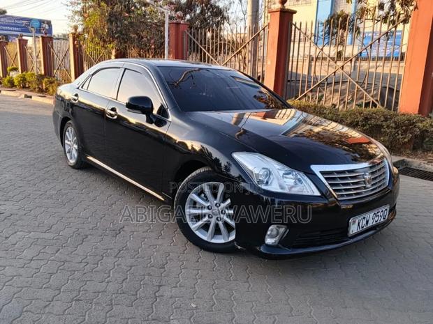 Toyota Crown 2011 Black