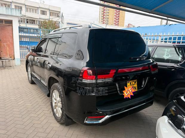 Toyota Land Cruiser 2010 Black
