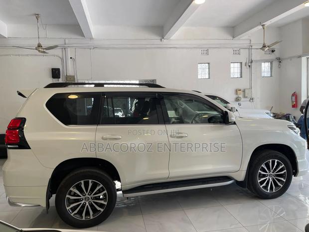 Toyota Land Cruiser Prado 2019 White