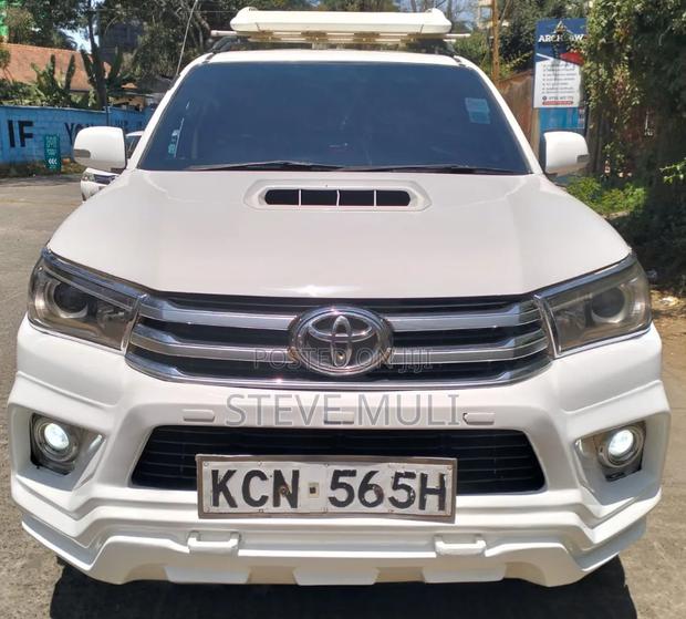 Toyota Hilux 2012 White