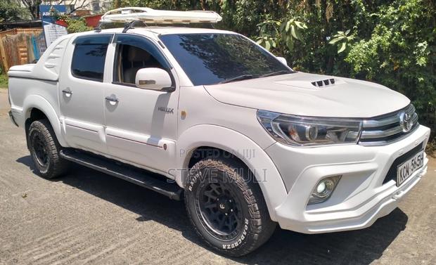 Toyota Hilux 2012 White