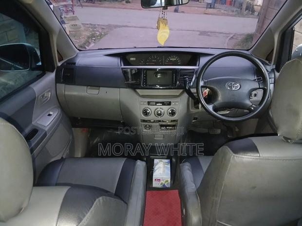 Toyota Voxy X 2WD 8-Seater 2004 Silver