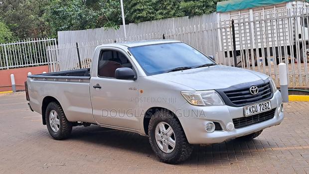 Toyota Hilux 2.5 D-4D SRX 2012 Silver