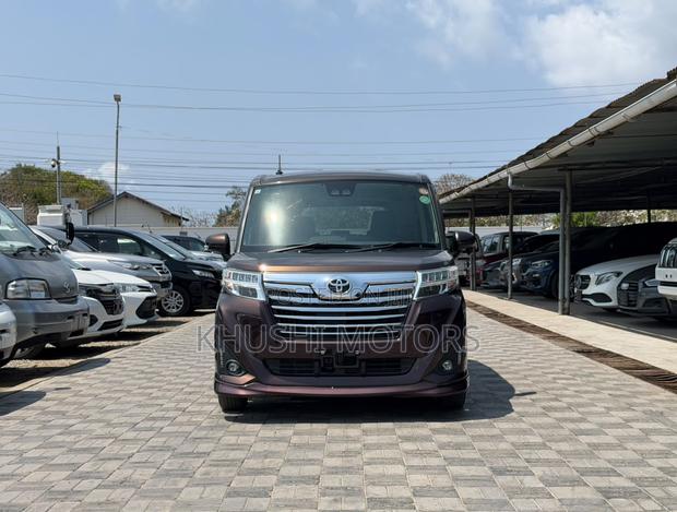 Toyota Roomy 2019 Brown