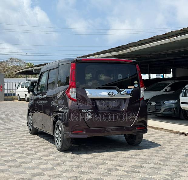 Toyota Roomy 2019 Brown