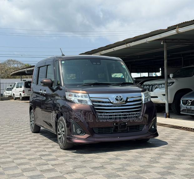 Toyota Roomy 2019 Brown