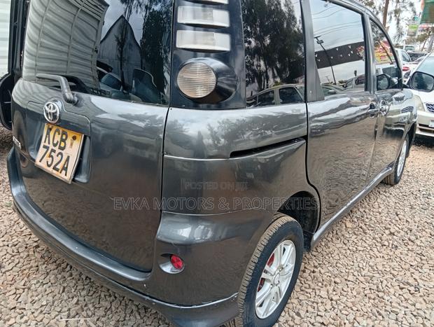 Toyota Sienta 2007 Gray
