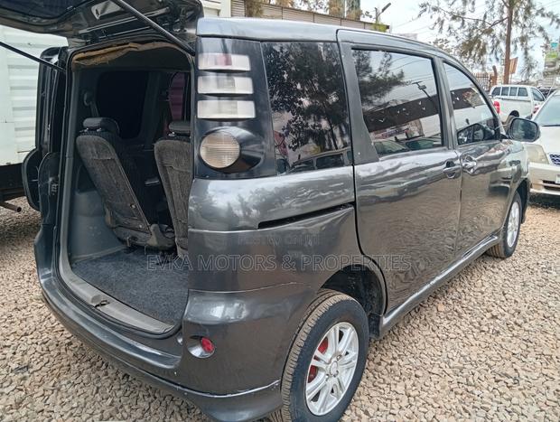 Toyota Sienta 2007 Gray