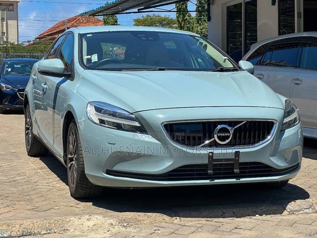 Volvo V40 2019 Blue