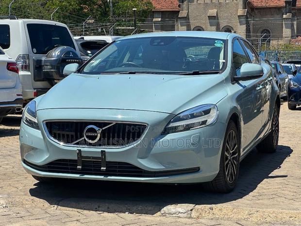 Volvo V40 2019 Blue