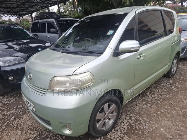 Toyota Porte 2008 Green