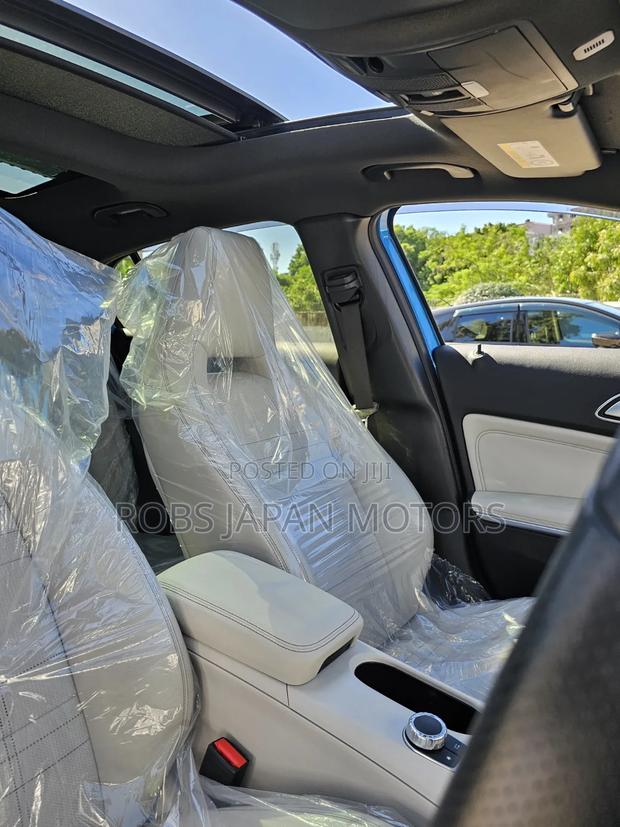 Mercedes-Benz GLA 250 2019 Blue