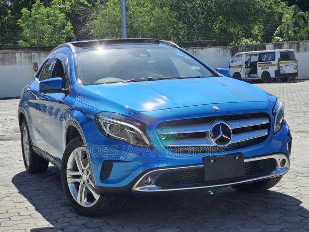 Mercedes-Benz GLA 250 2019 Blue
