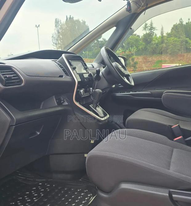 Nissan Serena 2017
