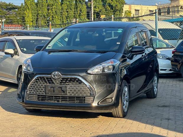 Toyota Sienta 1.5 FWD 2019 Brown