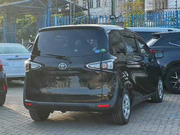 Toyota Sienta 1.5 FWD 2019 Brown