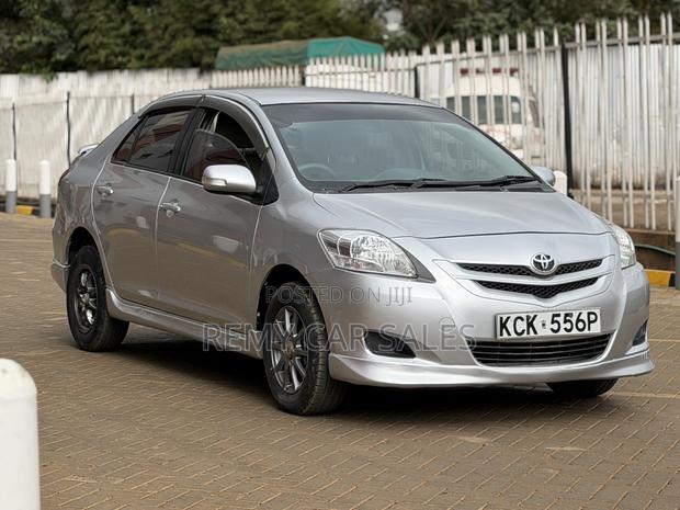 Toyota Belta 2009 Silver