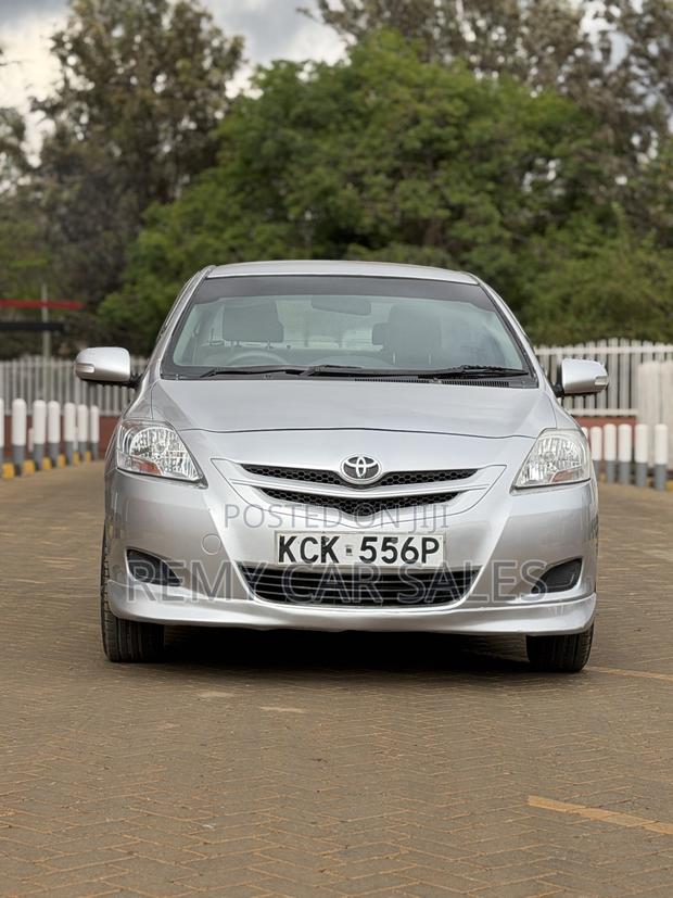 Toyota Belta 2009 Silver