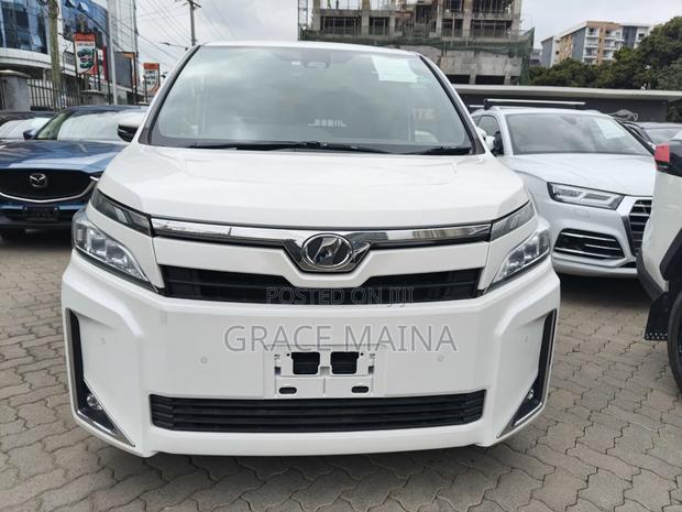 Toyota Voxy V 2WD 7-Seater 2019 White