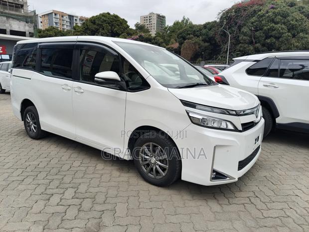 Toyota Voxy V 2WD 7-Seater 2019 White