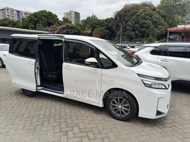 Toyota Voxy V 2WD 7-Seater 2019 White