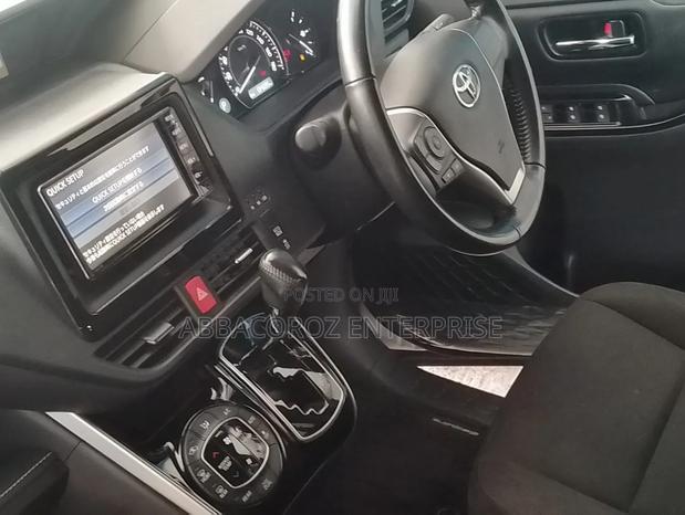 Toyota Esquire 2019 Silver